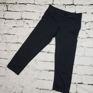 ONZIE Black capri yoga leggings